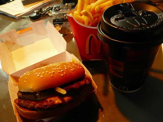 噂のハンバーガーの巻き