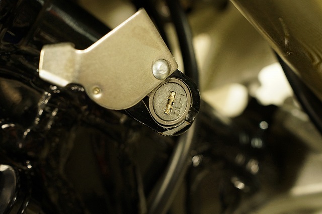 DRZ400ハンドルロックキー折れパン先生の巻
