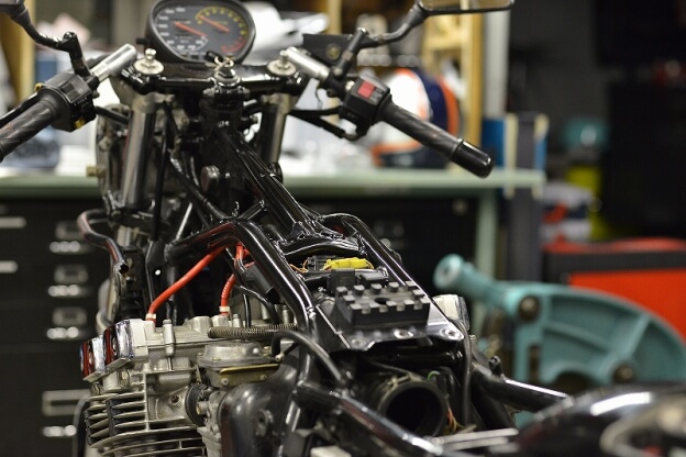 GSX1100S ﾒｲﾝﾊｰﾈｽ交換 ﾎｲｰﾙﾍﾞｱﾘﾝｸﾞﾒﾝﾃ　ﾃﾞｺﾒﾝﾃ　ﾆｭｰﾃｯｸｵｲﾙ交換他