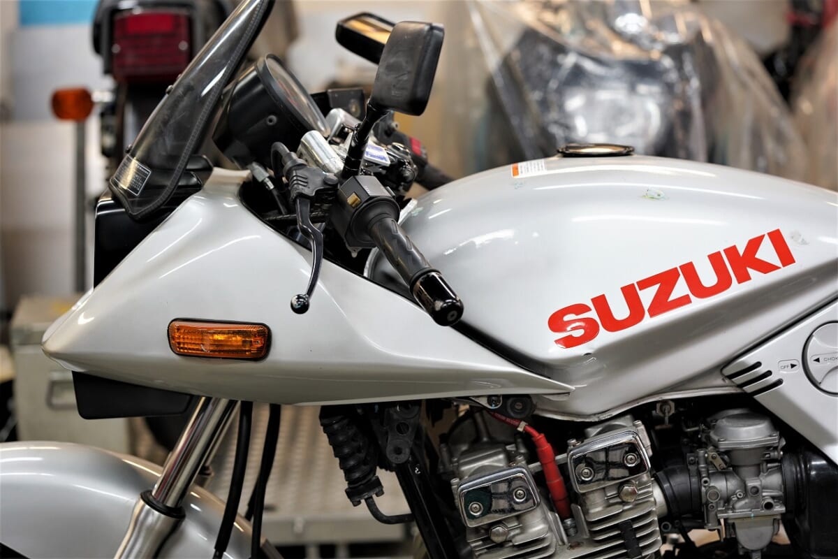 スズキ純正部品の値上がりが激しい・・・GSX1100SRも大変よ。 車検　デコメンテ　BT46Vタイヤ交換 フォークオイル交換　ELFオイル交換など