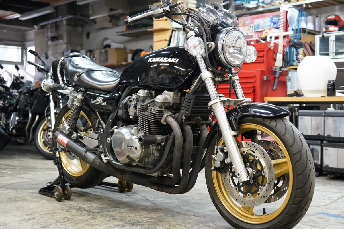 こんなに人気高騰するとは思いもしなかった？ゼファー750（Ｚ1/2ルック）　車検　ブレーキディスク交換　エンジンオイル交換