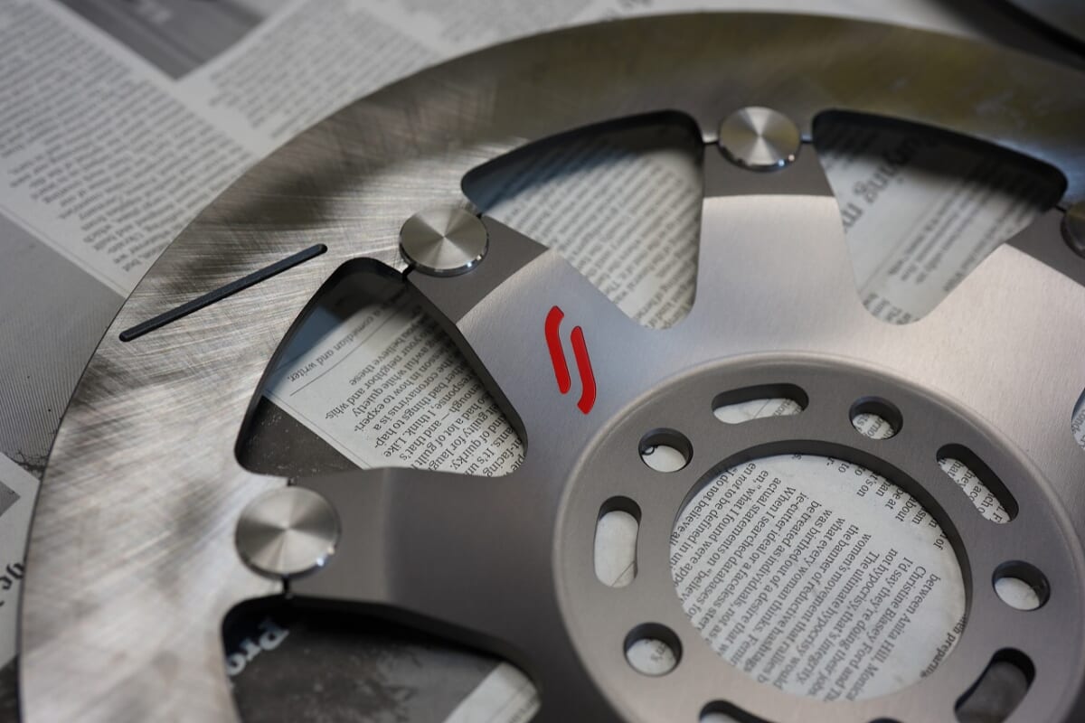 ちょっと名称が紛らわしい？GSX750RR?(GSX-R750)フロントメンテ（フォークOH) ボトム研磨　ブレンボキャリパー　サンスターネオクラシックディスク　リアキャリパーOH＋ガンコートなどなど