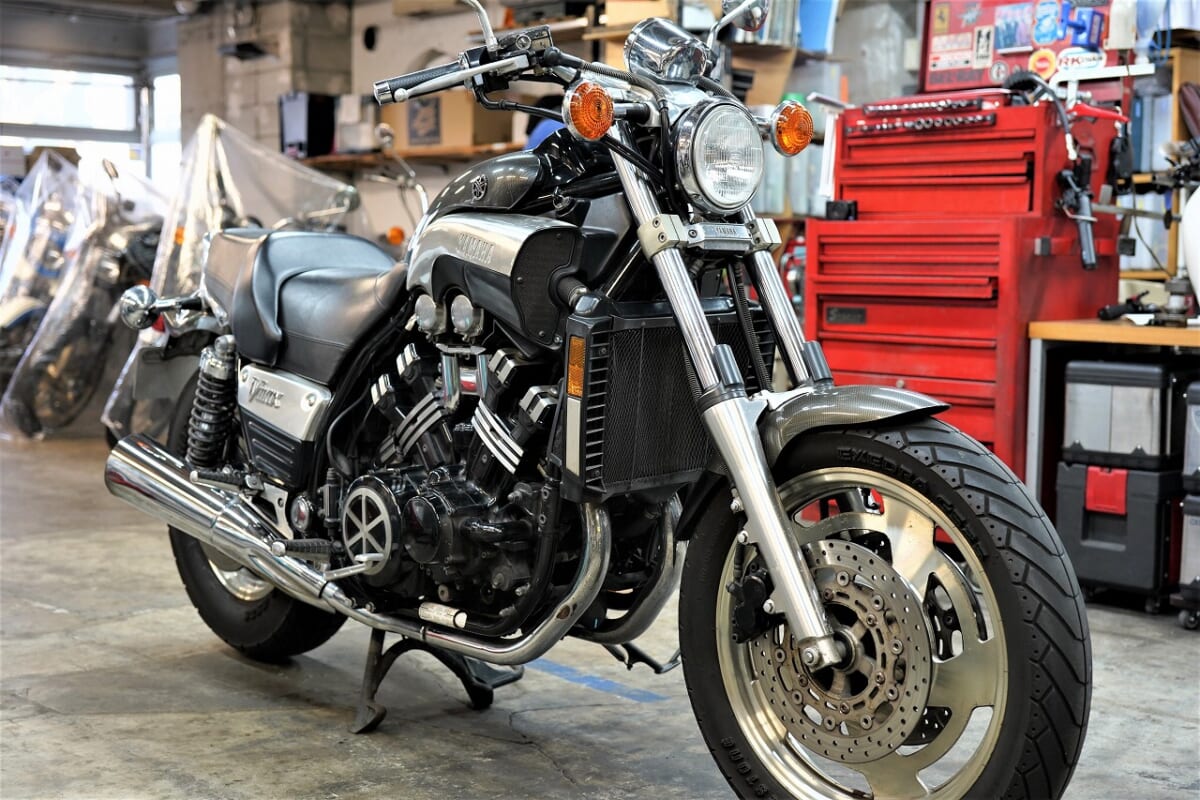 V-MAX1200。車検　オイル交換　デコメンテ　タイヤ交換