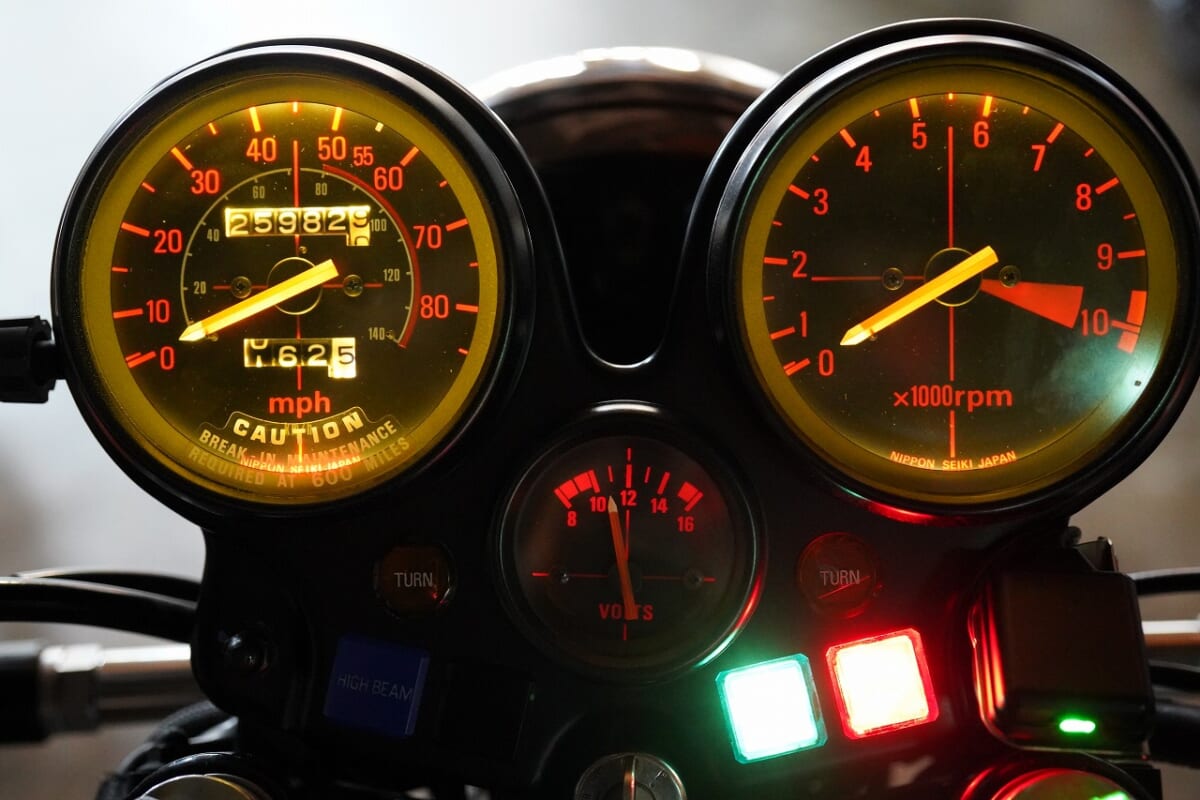 憧れの６気筒！CBX1000 車検　コンチネンタルタイヤ交換　エンジンオイル・フォークオイル・フルード交換その他