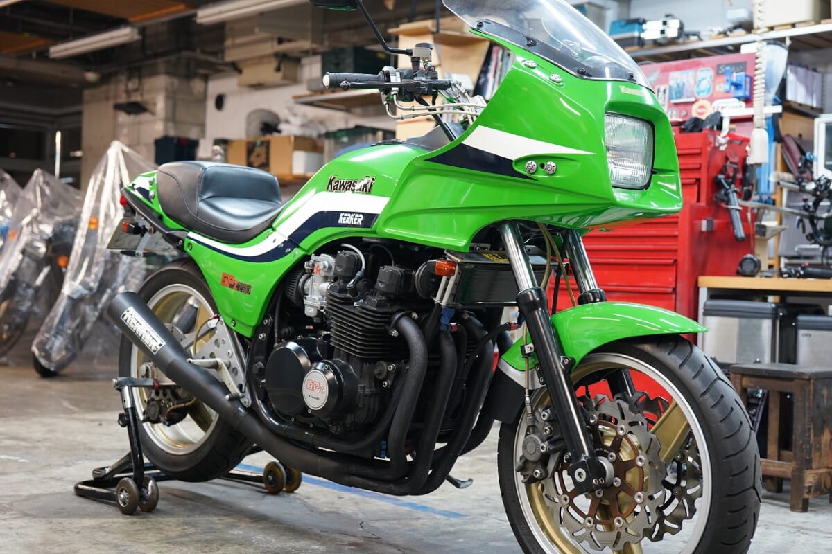 あのレイニーも愛した？空冷GPZ750/GPZ750F。車検　オイル交換　MOSFETレギュレーター＆ショーライバッテリー固定　タンク固定改善　フルード交換など