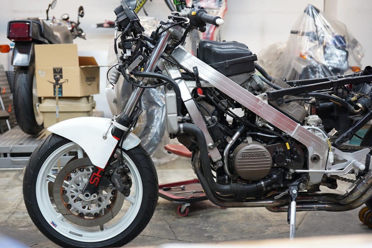 VFR750F (RC24)インターセプターAMAレプリカ色々改修など