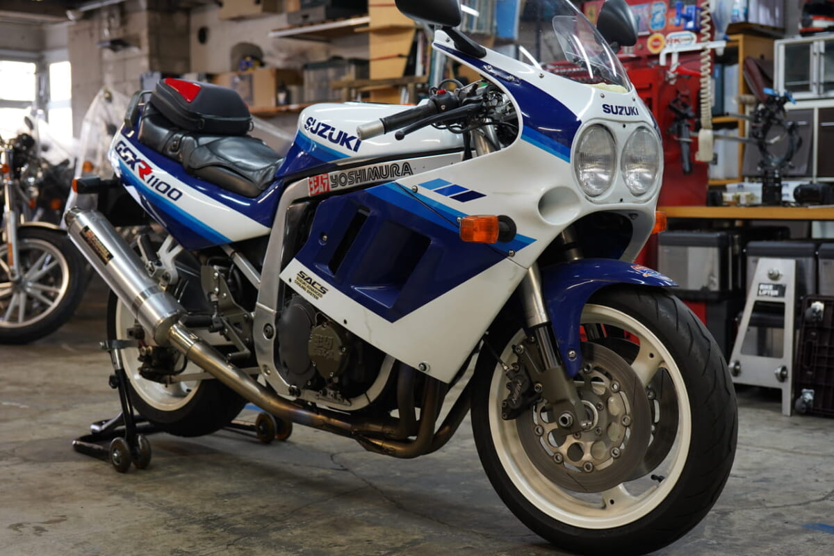 GSX-R1100L。燃料センサー交換　タンクモール取り付け　ステー修正　ステップバー交換　チェンジゴム交換など