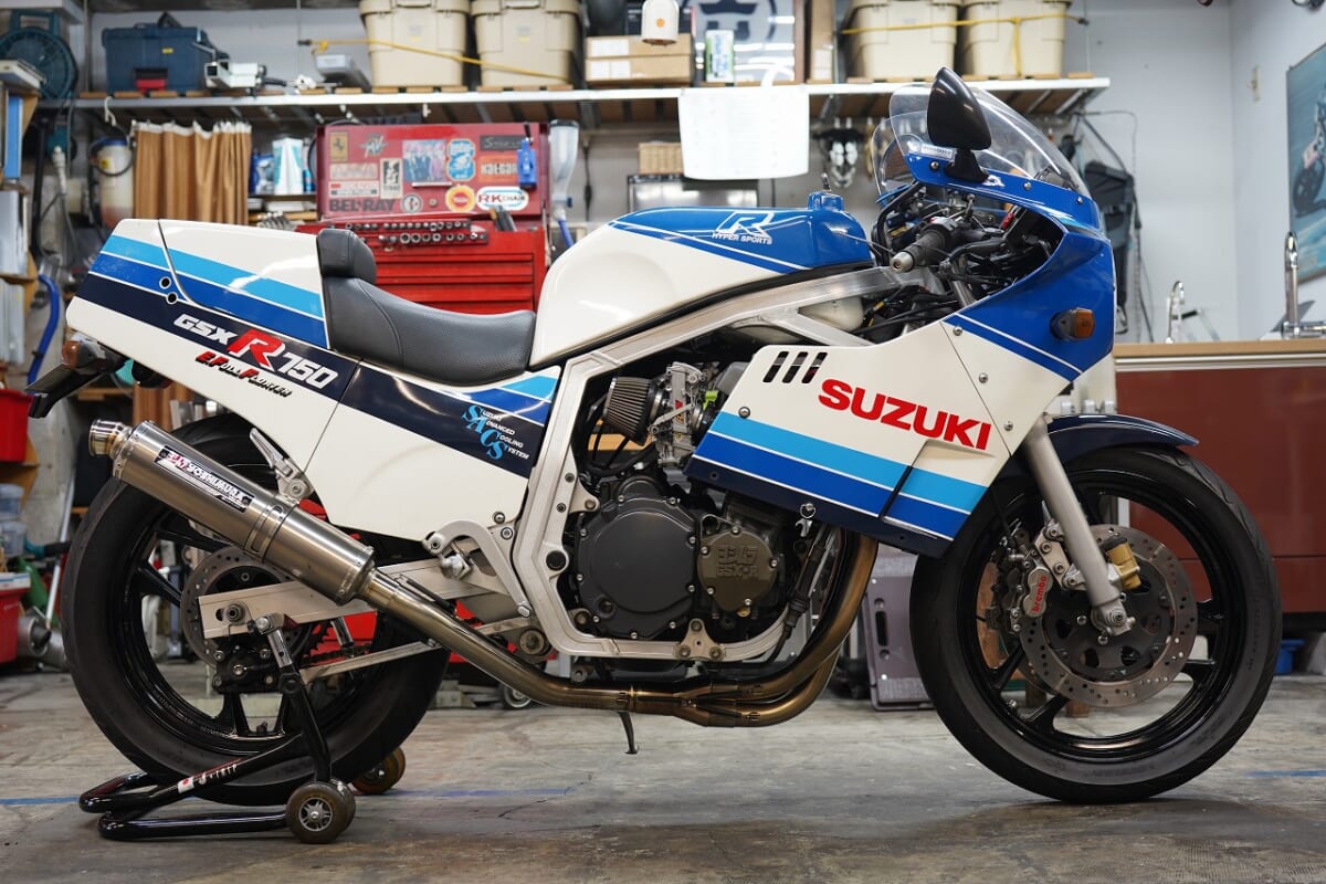 GSX-R750初期 GR71。フロント3.5-17　リア4.5-17で17インチ化します。