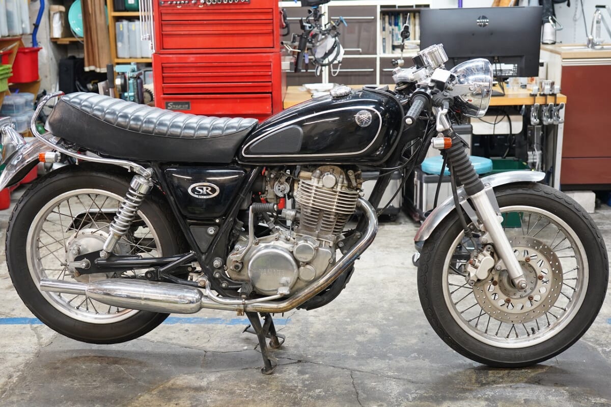SR400。車検（中古新規）タイヤ交換　フルード交換　キャリパー洗浄