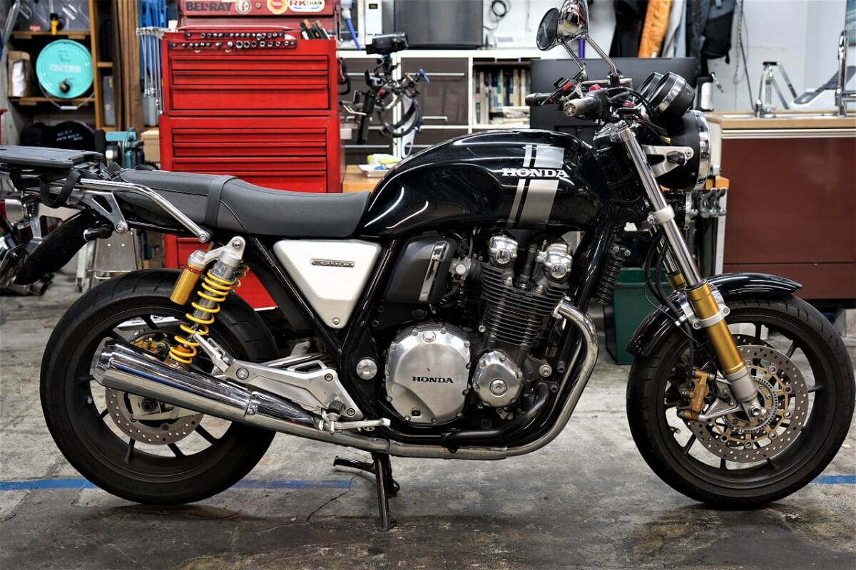 CB1100RS。車検　デコメンテ