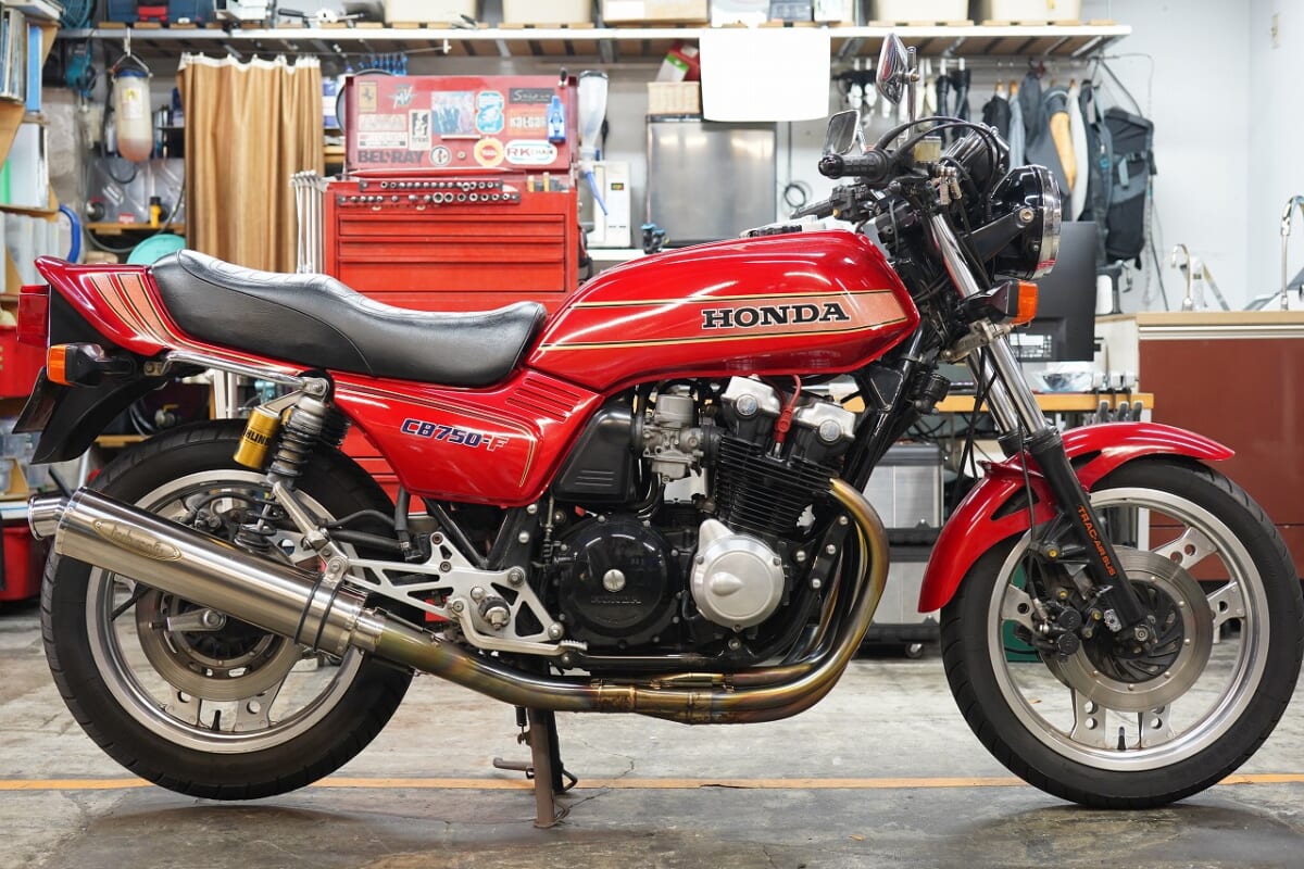 はっ！バリバリ伝説と言えばぁ～。CB750F 車検　ニューテックオイル交換　ポジションランプ交換