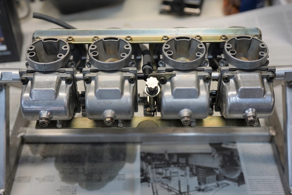 GS1000Sクーリーレプリカ　車検　プロバッテリー交換　フルード交換　エンジンオイル交換