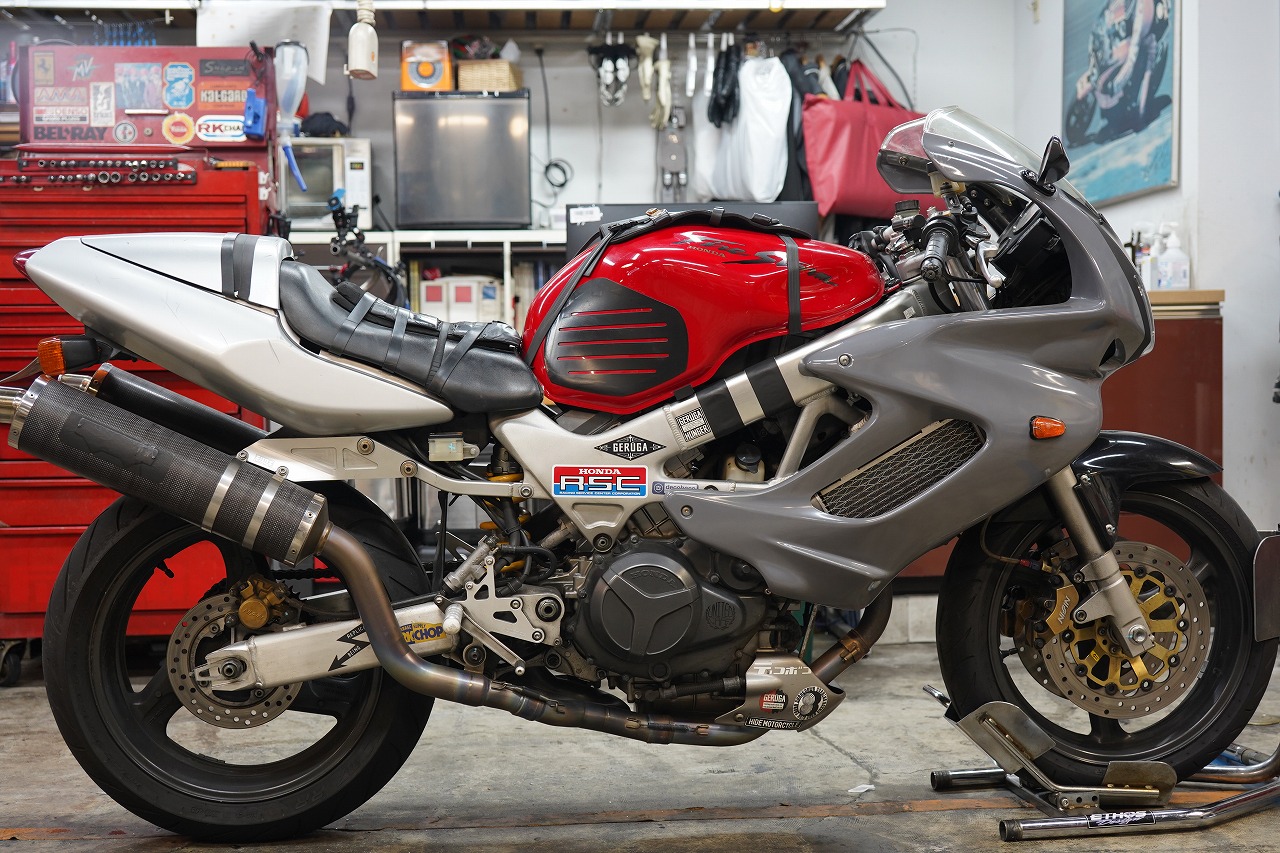 Vtr1000f Wpリアショック交換 冷却水 エンジンオイル 点火プラグ エアフィルター ブレーキパッド フルード交換など Decoboco Vtr1000f Wpリアショック交換 冷却水 エンジンオイル 点火プラグ エアフィルター ブレーキパッド フルード交換など Decoboco