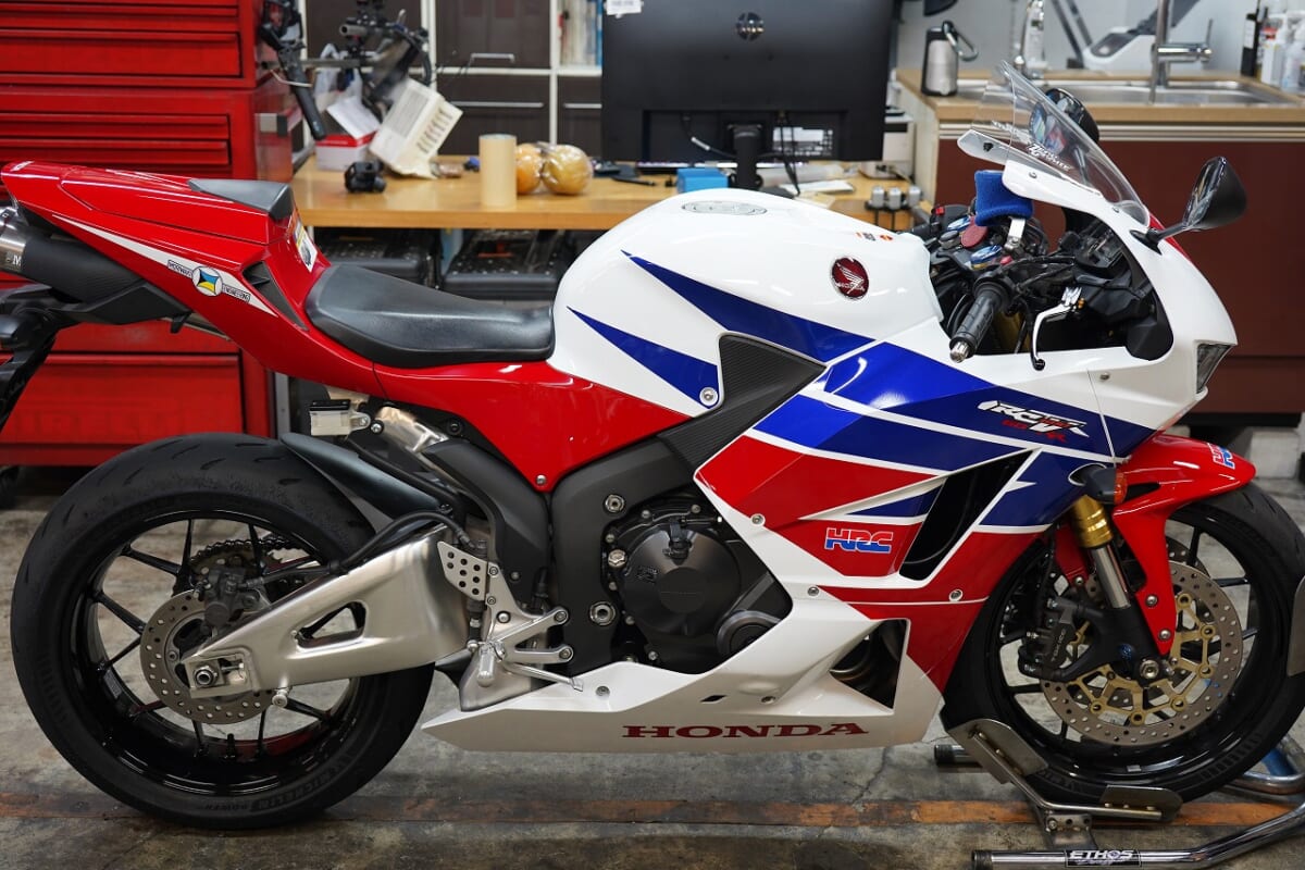 CBR600RR SHELL ADVANCE ULTRA4T10W-40オイル交換　キャリパー洗浄　フルード交換