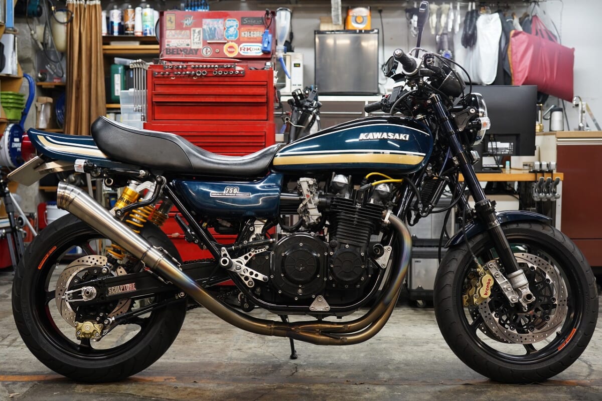 凄いゼファーですね～と言われてしまったZ2。サイドカバーオフセット加工