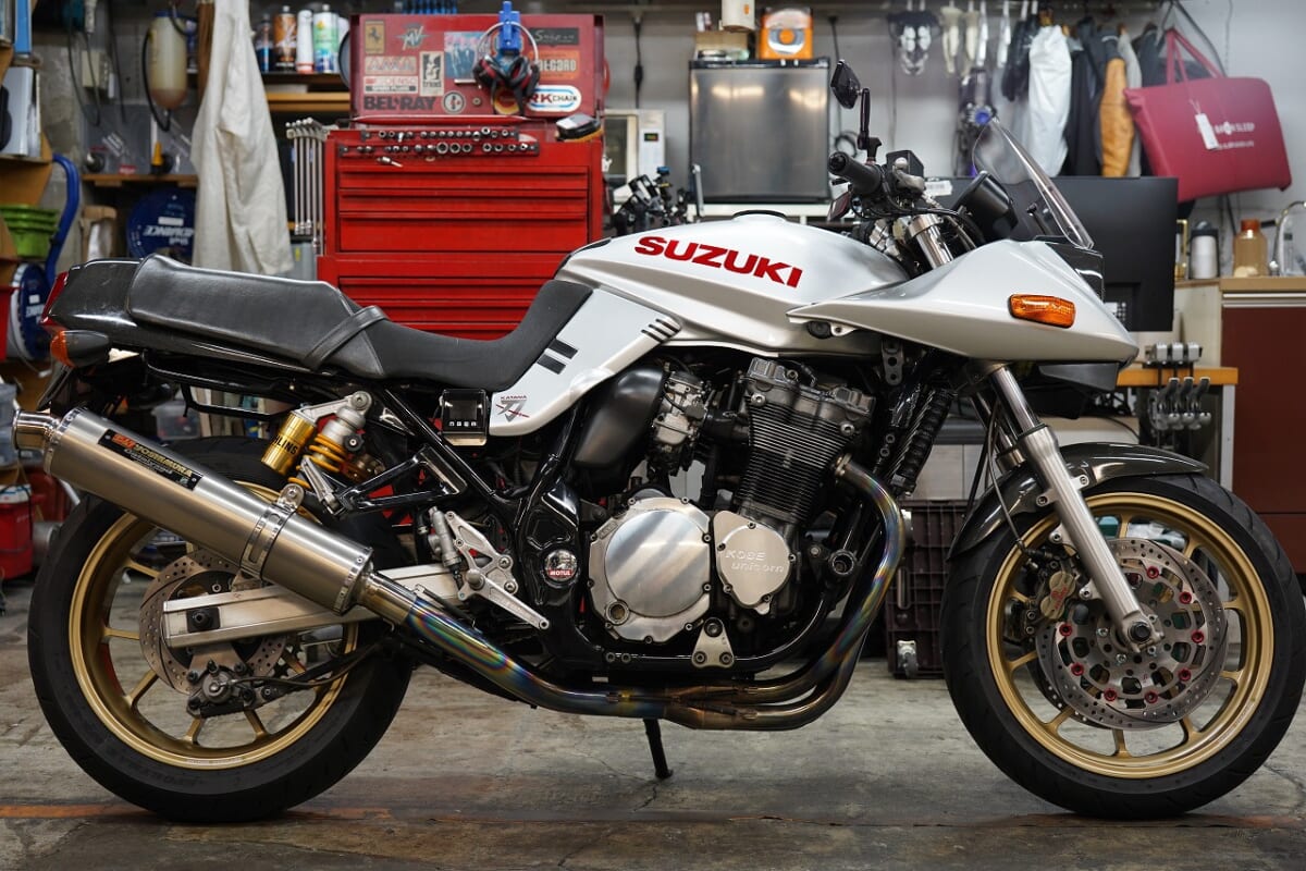 GSX1200S イナズマ1200油冷カタナ　車検　キャリパー洗浄　アクティブ(ACTIVE) ライセンスホルダー付LEDウインカー クリアレンズ取付　LEDバルブ取付