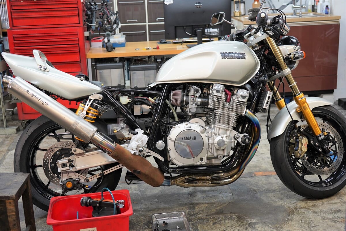 XJR1200改1300　リアマスター交換