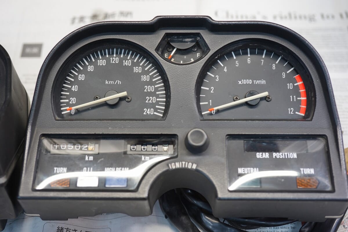 GSX750E ベコ　スピードメーター交換とガンコート塗装