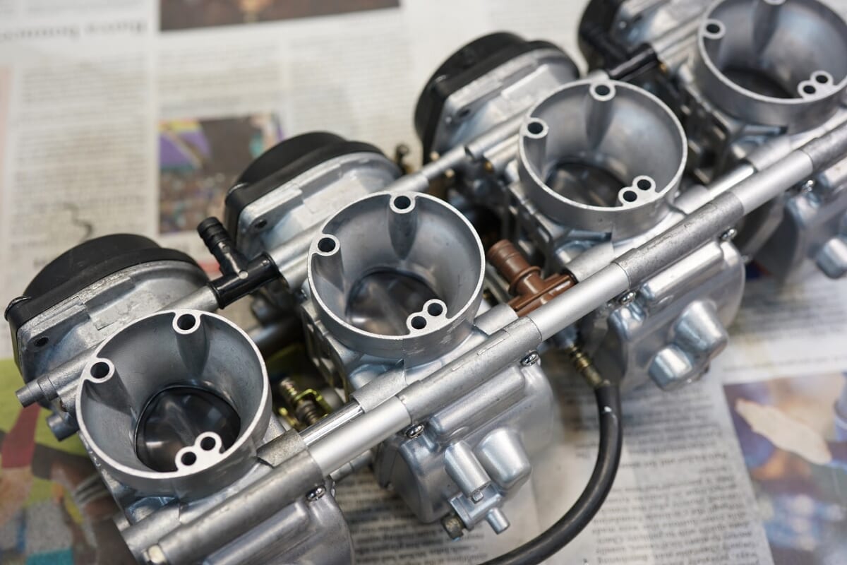 カタナ顔の新しい風？バンディット1200　キャブレターOH
