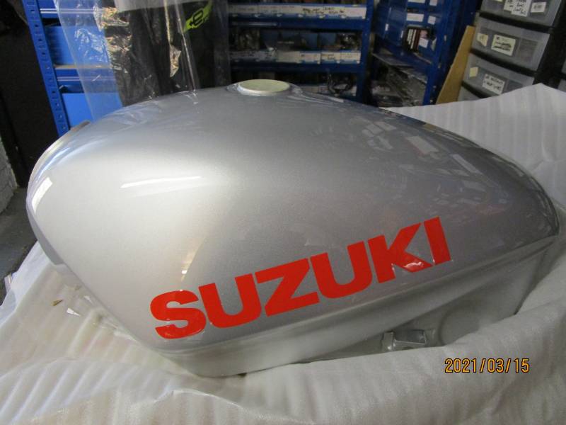カタナ新品燃料タンク見つけたYO!　　Suzuki GSX1100S Katana Fuel Tank 44100-49391-YD8