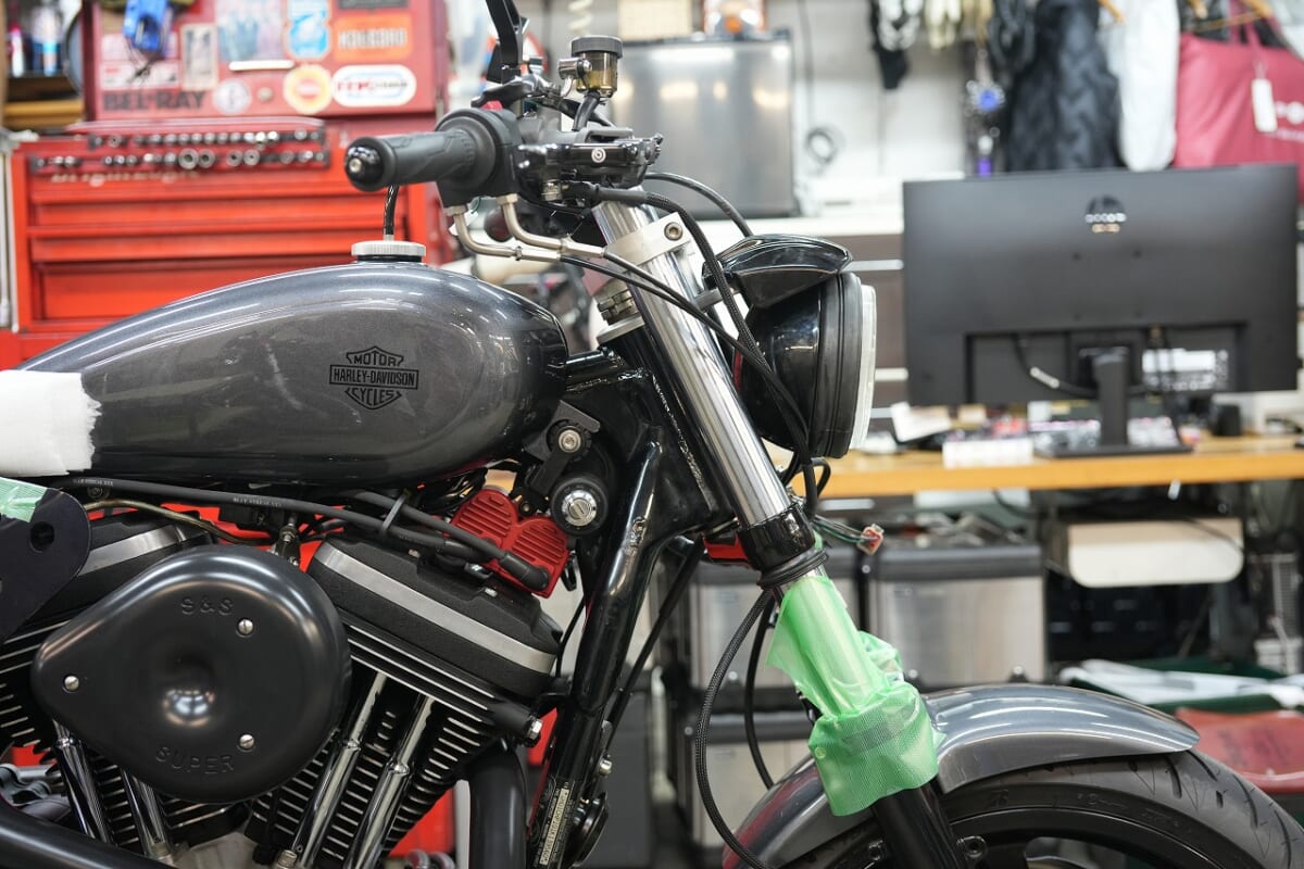 スポーツスター1200　モトガジェット　クロノクラシックCHC-B8-YLC取付