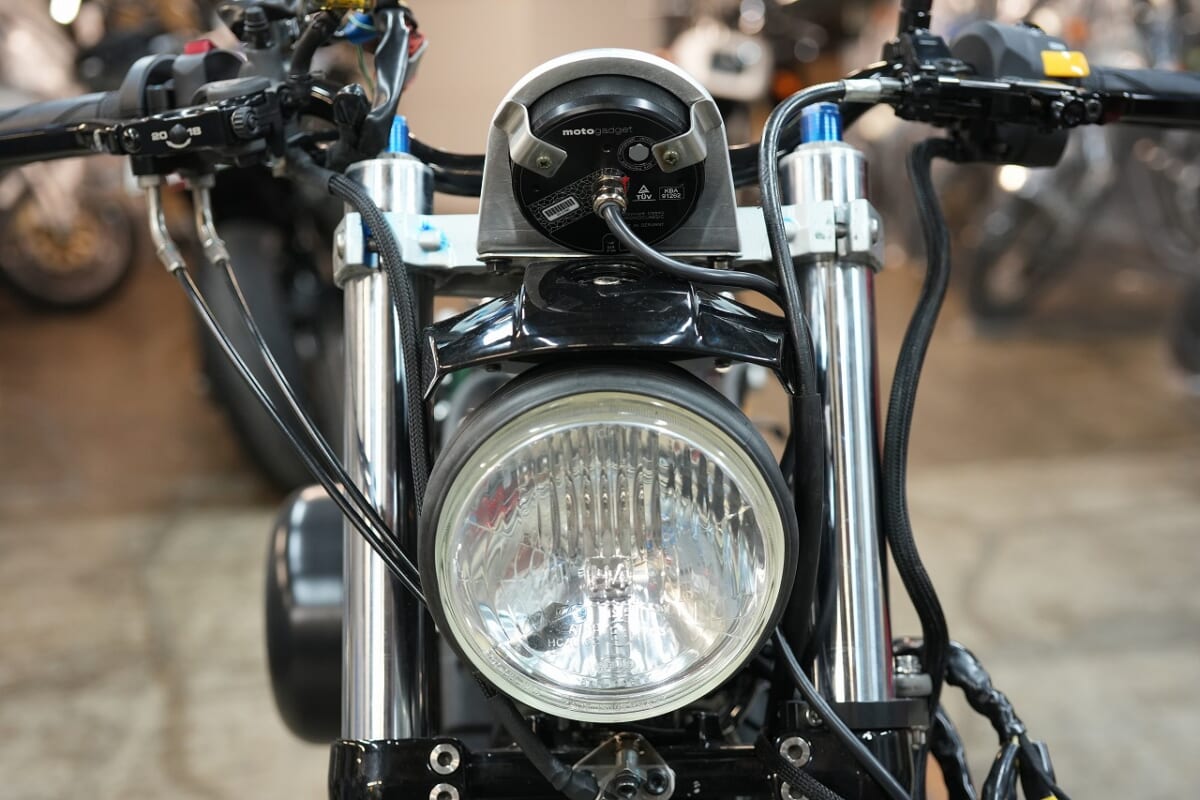 スポーツスター1200　モトガジェット　クロノクラシックCHC-B8-YLC取付