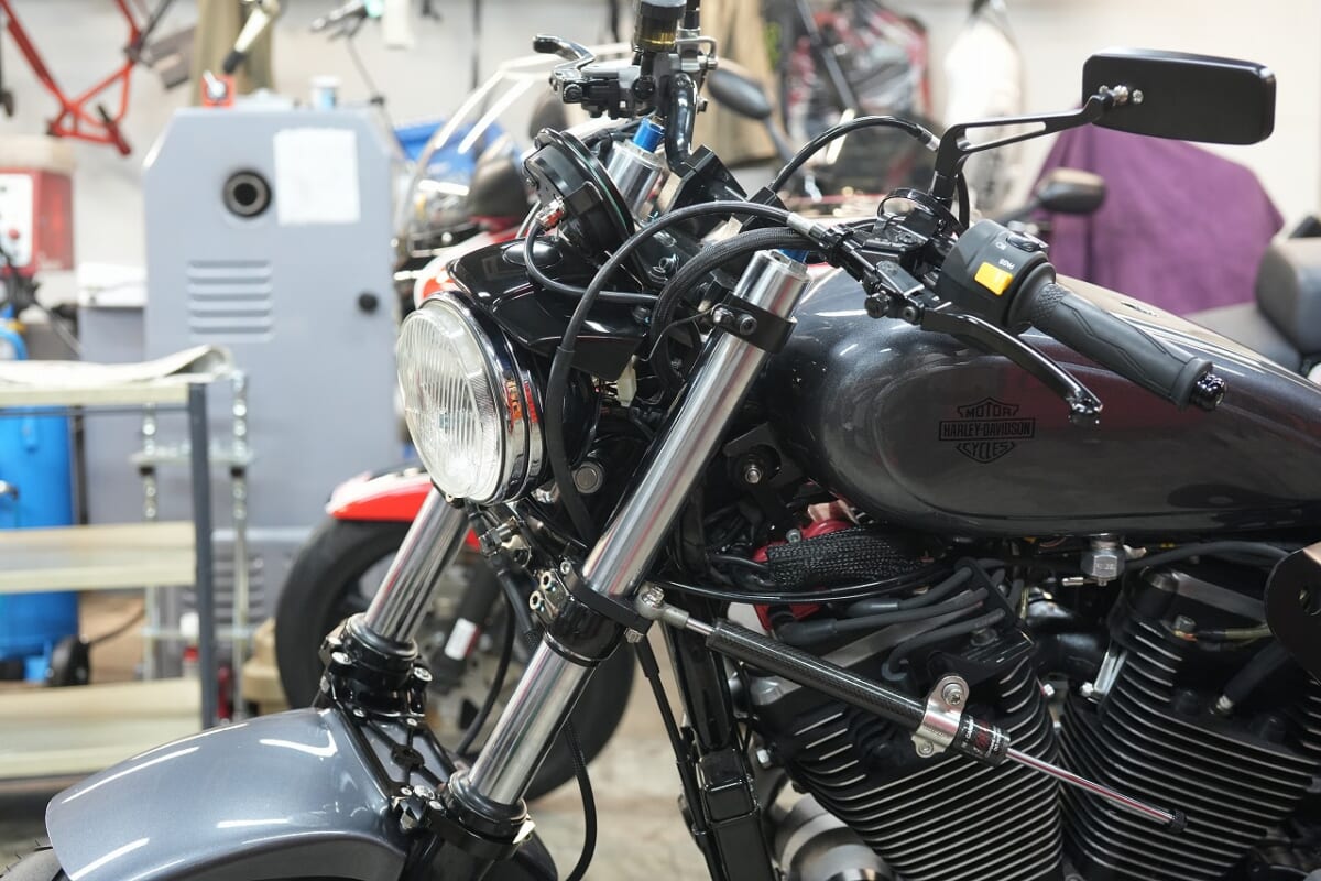 スポーツスター1200　モトガジェット　クロノクラシックCHC-B8-YLC取付