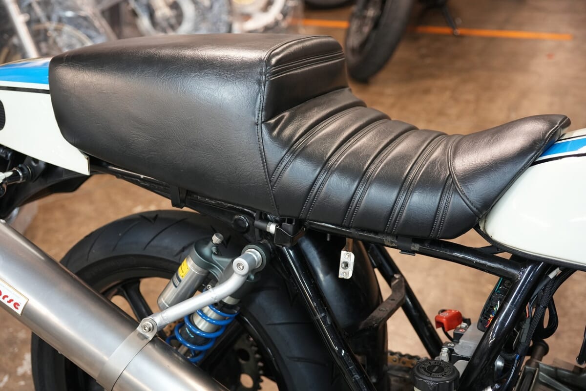 毎朝８時【Thoughts】バイク。自分だけのシートを作る(・´з`・)GS1000Sゼロシート風な話