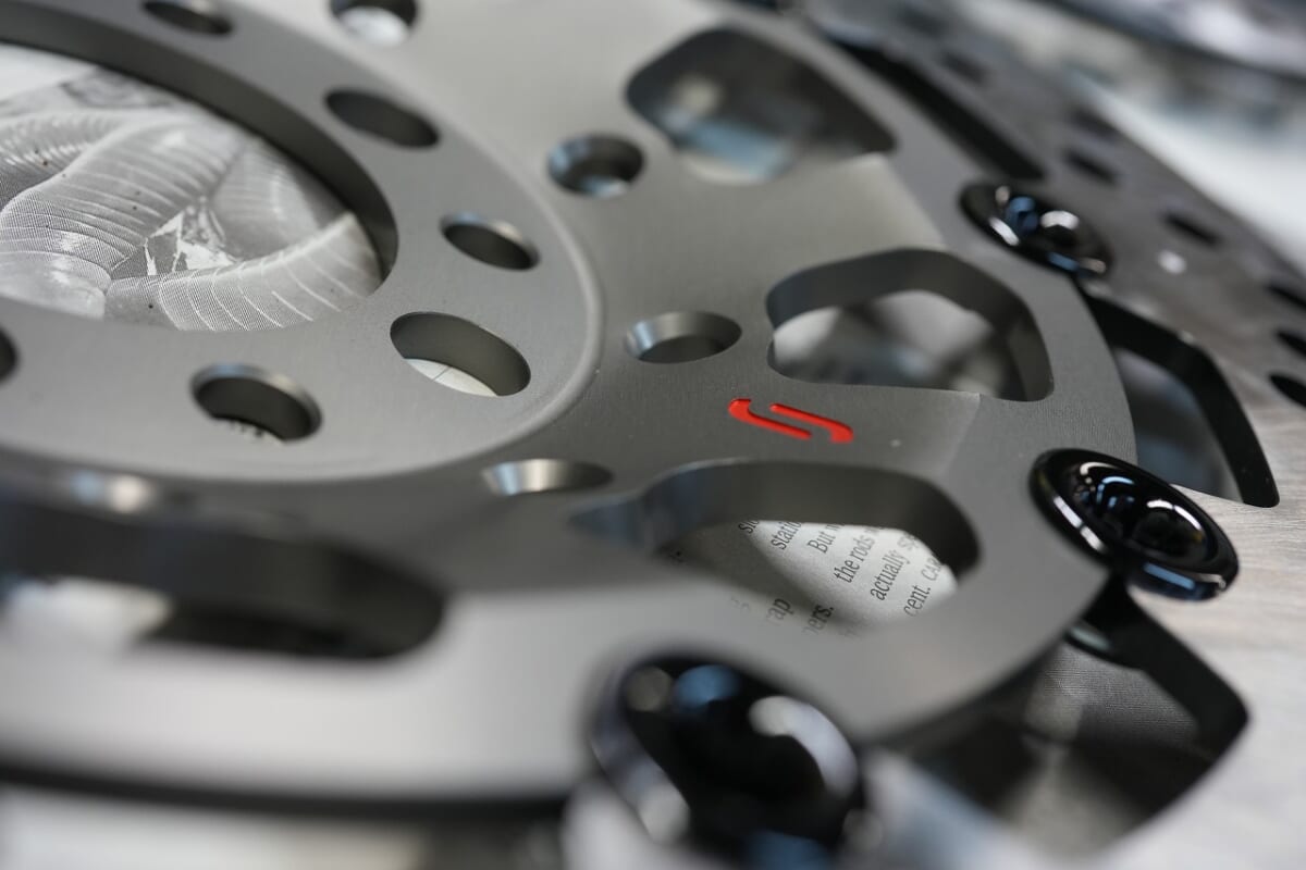 GSX-R1100K 希少なSタイプ(*´з`)サンスタープレミアムディスク交換　ホイールベアリング交換　ヘッドライト光軸調整