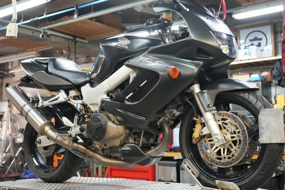 VTR1000F 車検　デコメンテ　タイヤ交換（R)　オイル交換など