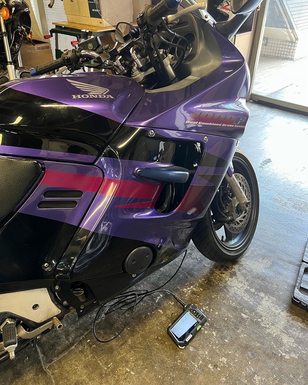 不定期更新(*’▽’)車検ネタ。CBR1000F SC24 エンジン番号　打刻位置　場所