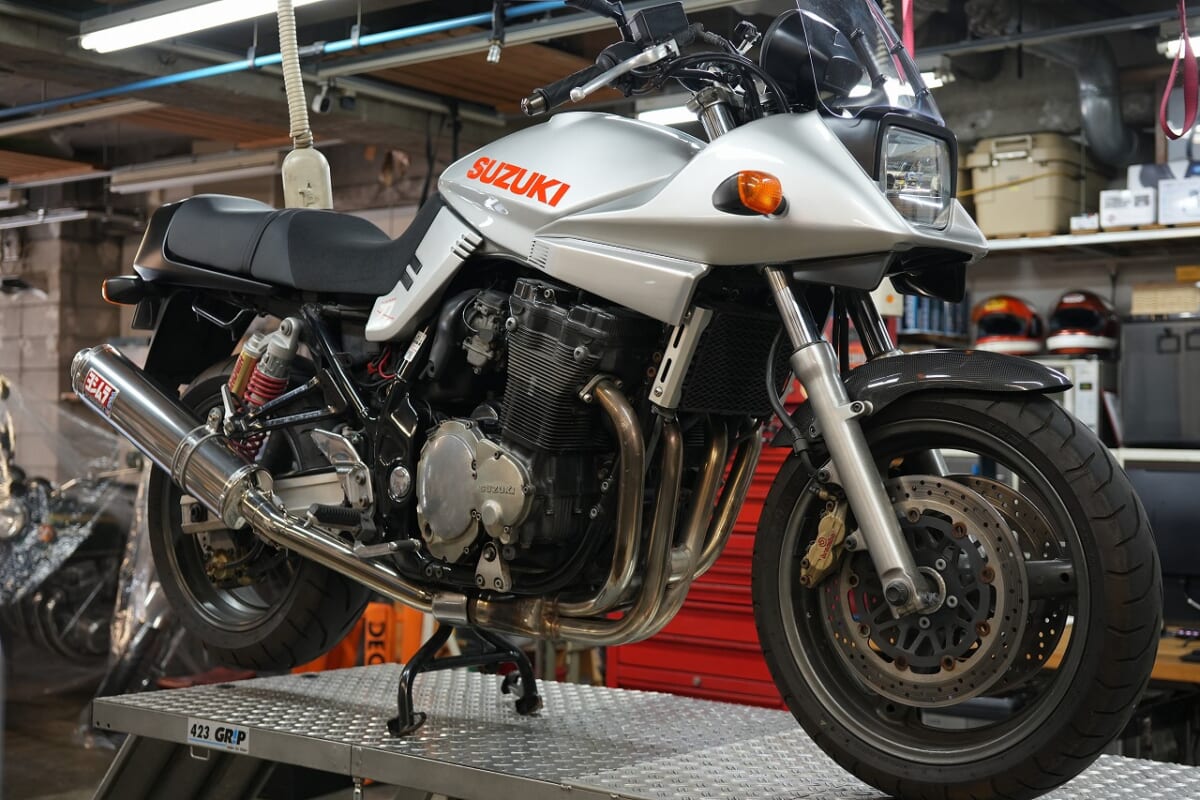 イナズマ1200油冷カタナ　サンスターネオクラディスク　チェーン＆スプロケ交換　　シグナルローター取付　モリワキエンジンスライダー