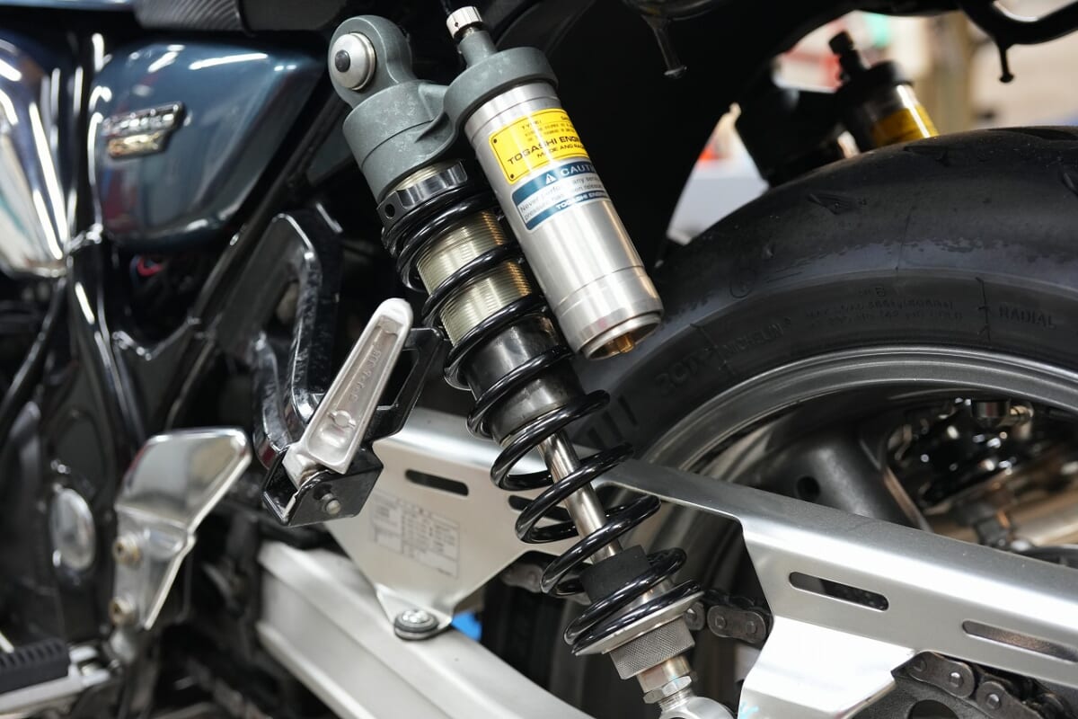 イナズマ1200（番外編）トガシショックのリアスプリングを交換する