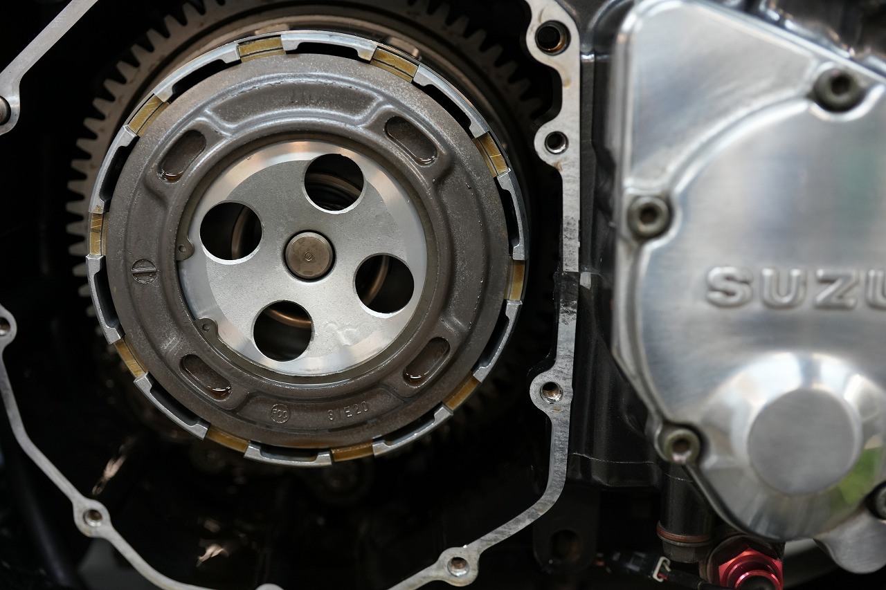 前期GSF1200クラッチハウジング Gsfシ－トホロホロになります GSF1200（新車から）。車検 リアメンテOH FCCクラッチ デコメンテなど