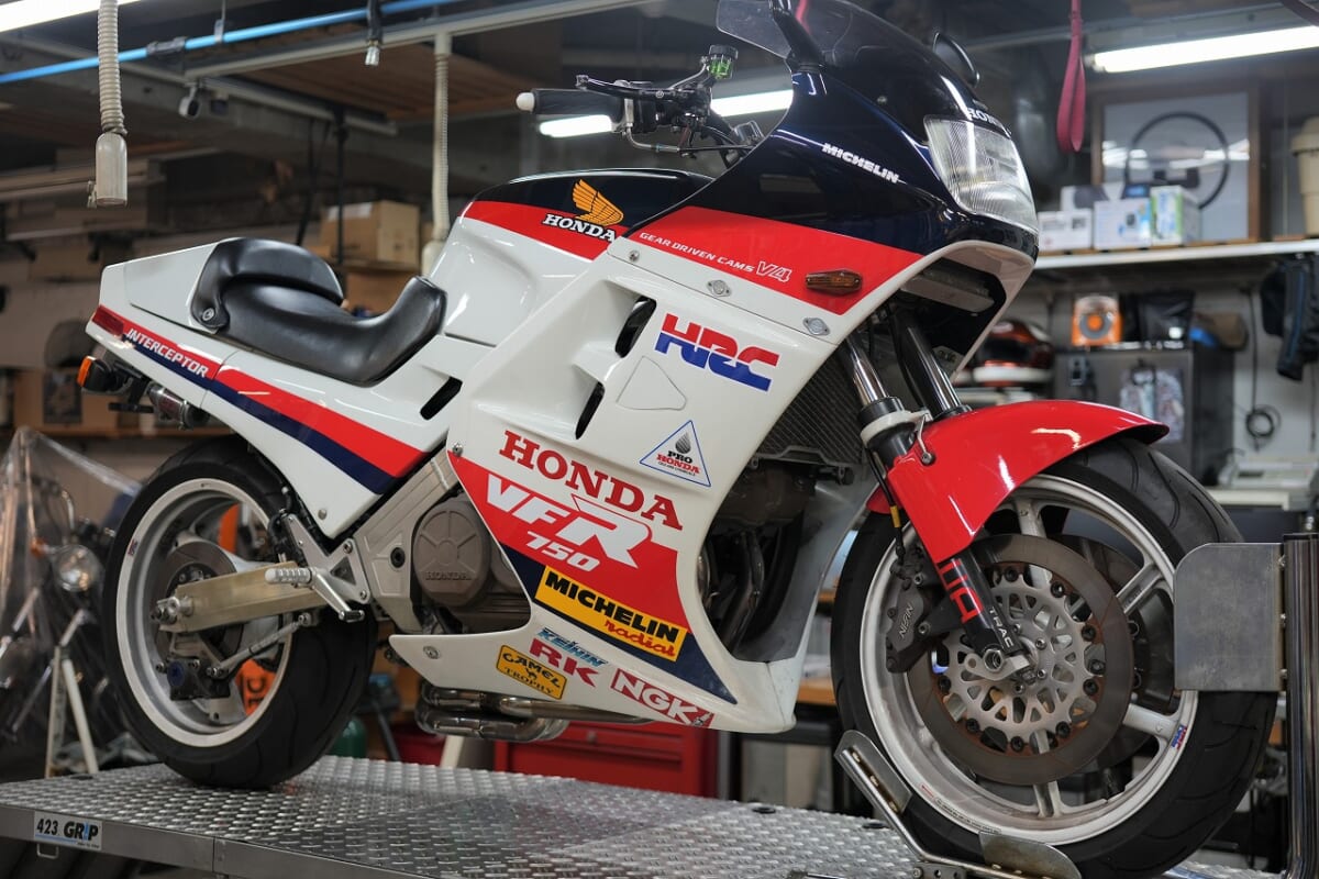 VFR750F RC24 エンジンスライダー製作