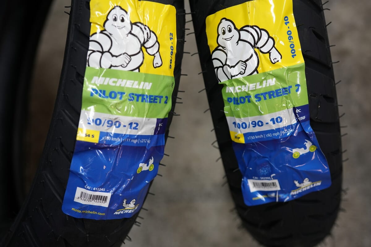 ミシュラン　PILOT STREET2 100/90-10・90/90-12を履く