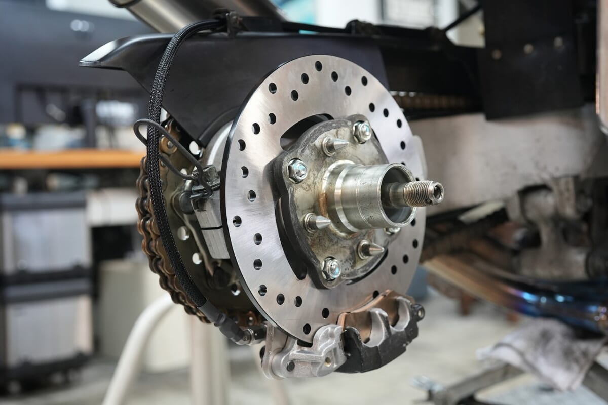 RVF400 リアがロックしました？　リアキャリパー/マスターOH ディスクパッド交換　メッシュホース製作