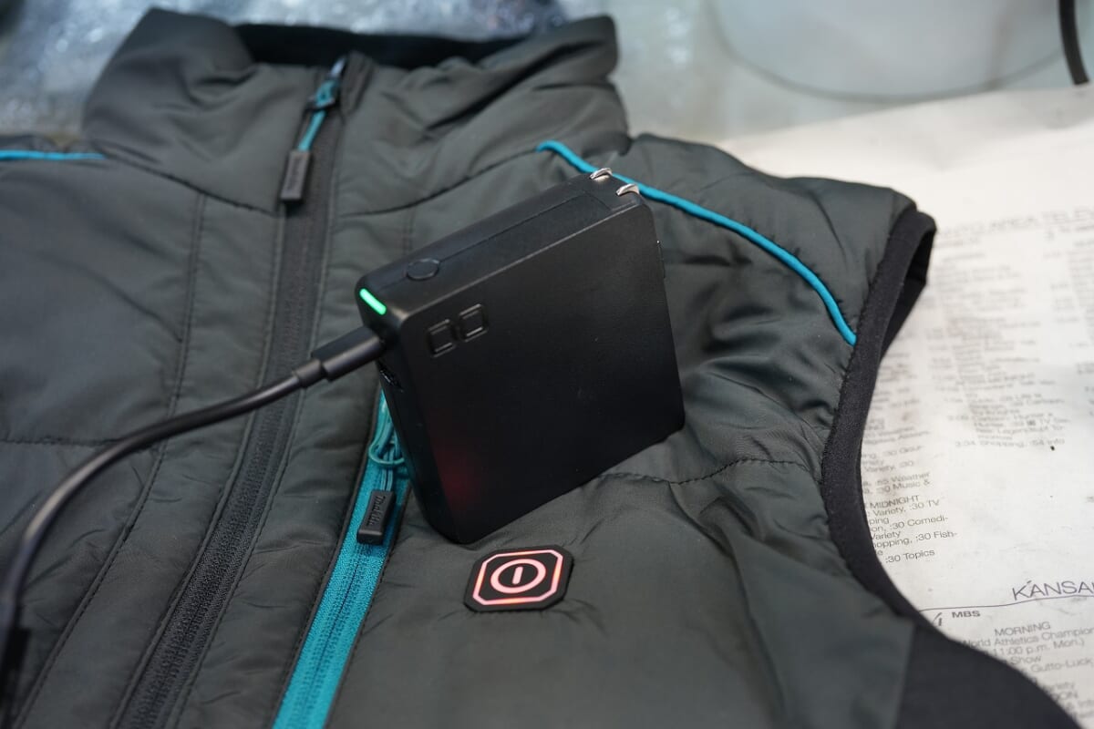 普通のモバイルバッテリーで使える？「マキタ充電式暖房ベスト CV202DZ」調べてみたら？