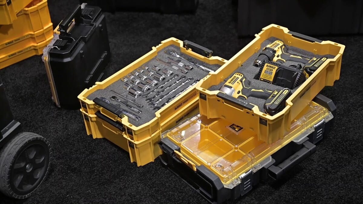 最強の工具箱かも？・・・DeWALT。アウトドア・カメラ機材・GOPROもちろん工具にも！期待値高め！