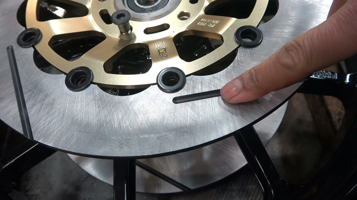 GSX1200S イナズマ1200油冷カタナ　サンスターブレーキディスク　パッド交換　スモールパーツガンコート塗装
