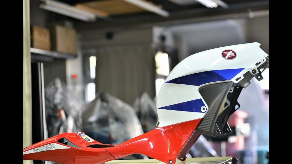 【maintenance・整備・メンテナンス】HONDA CBR600RR PC40　Remove the cowl　タンク＆サイドカウル着脱の仕方