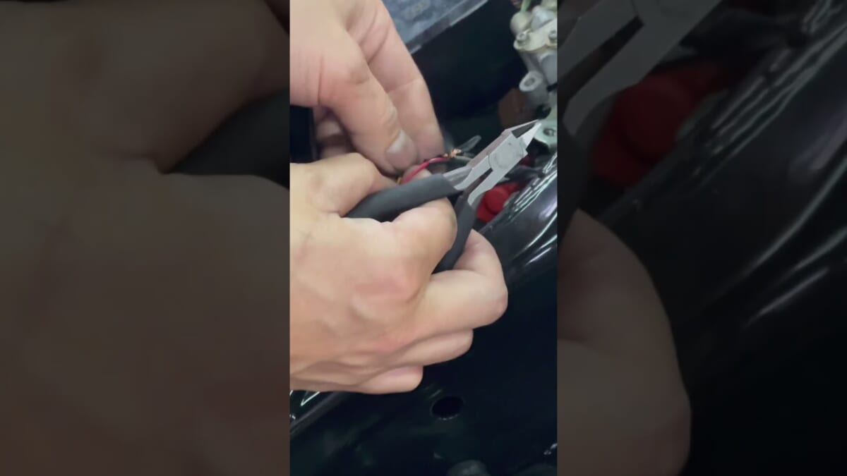 TZR250R SP 3XV シートカウル着脱利便性向上　エンジン掛からない病確認
