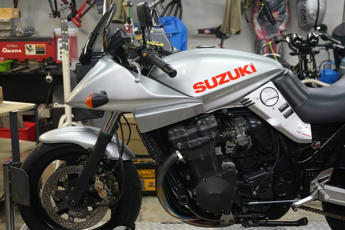 GSX1200S 油冷カタナ　キャリパーOH ヨシムラデジテン交換