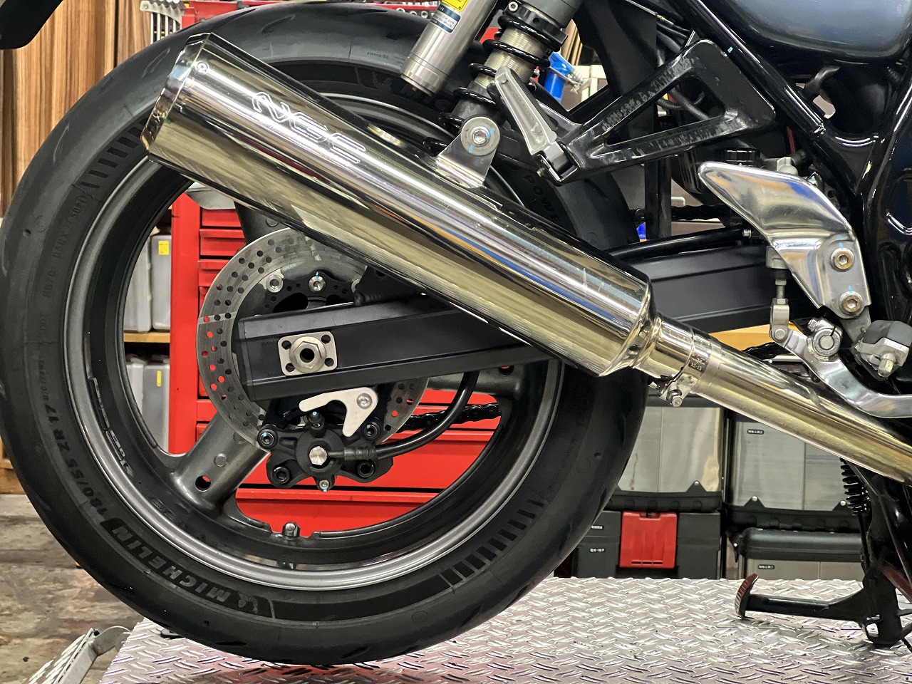 「油冷を２倍濃くする？イナズマ1200」　ZZR1400キャリパー+GSX-R1000サポートでリアキャリパーリジットにする