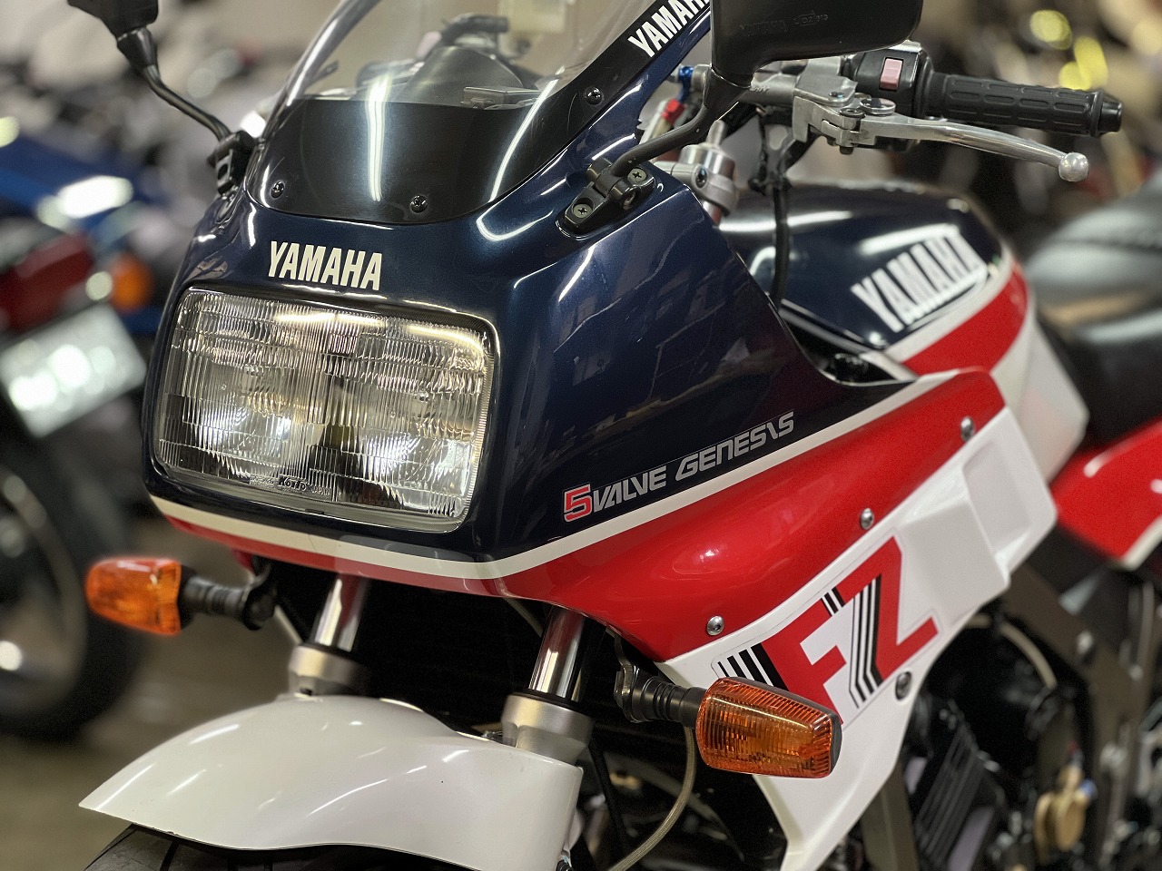 「元祖スーパーバイク750の時代」FZ750 MOSキャリパー取付　タイヤ交換