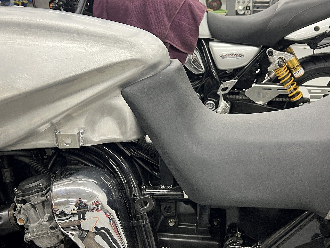 イナズマ1200の油冷カタナ化｜GSX400S純正シート流用・加工取り付け